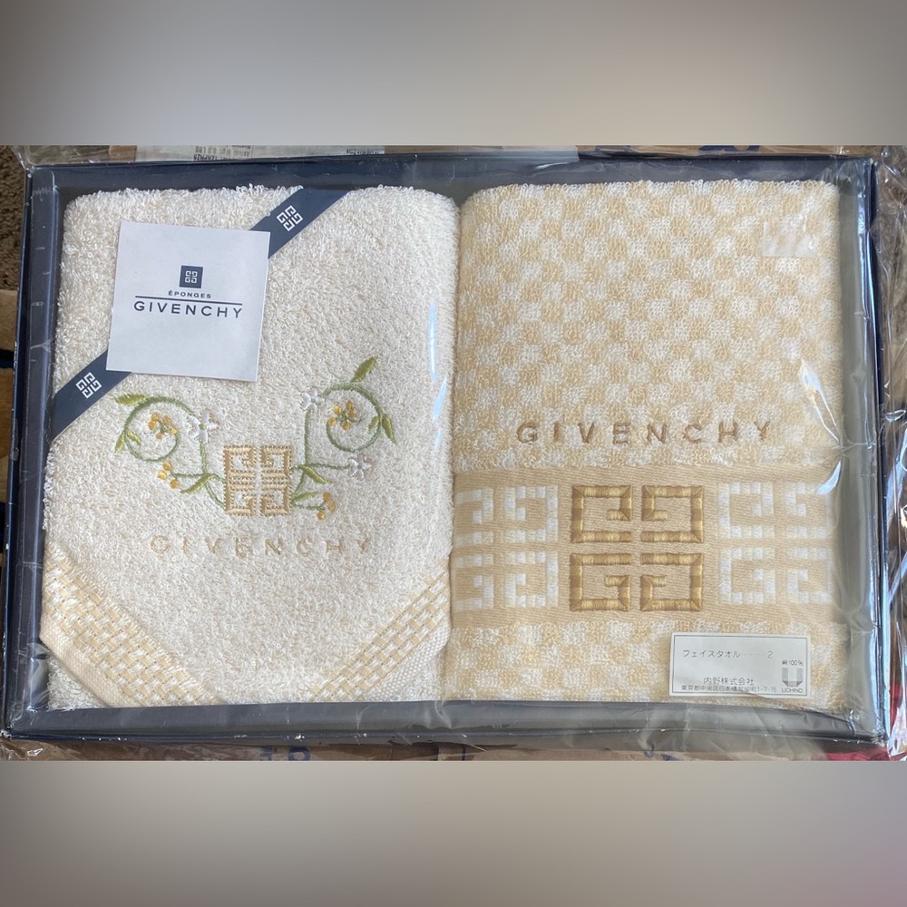 Givenchy Luxurious Cream Hand Towel Set New